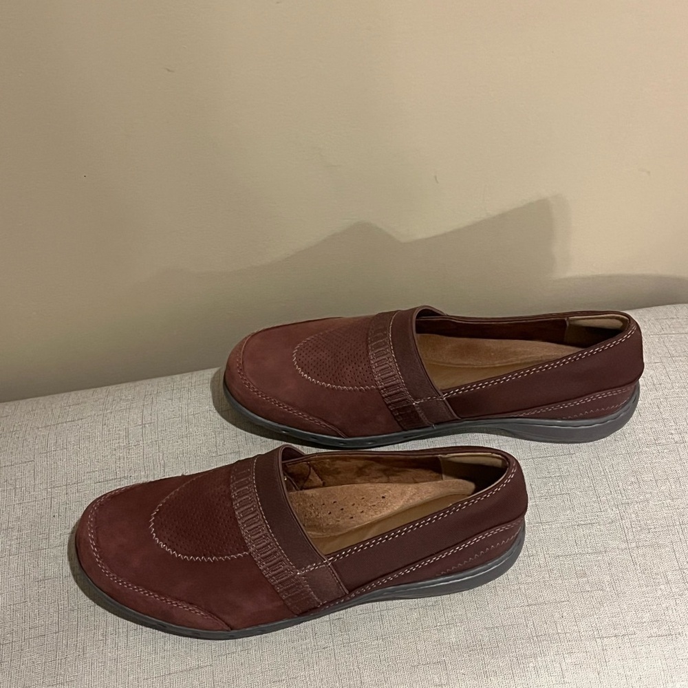 Cobb Hill Penfield Leather Loafer Slip ons in Maroon, size 8